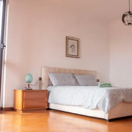 Casa Di Alice Vakantiehuis Angera